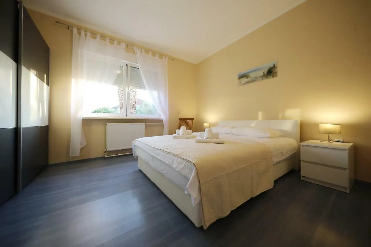 Apartments Zelic Zadar 0*,